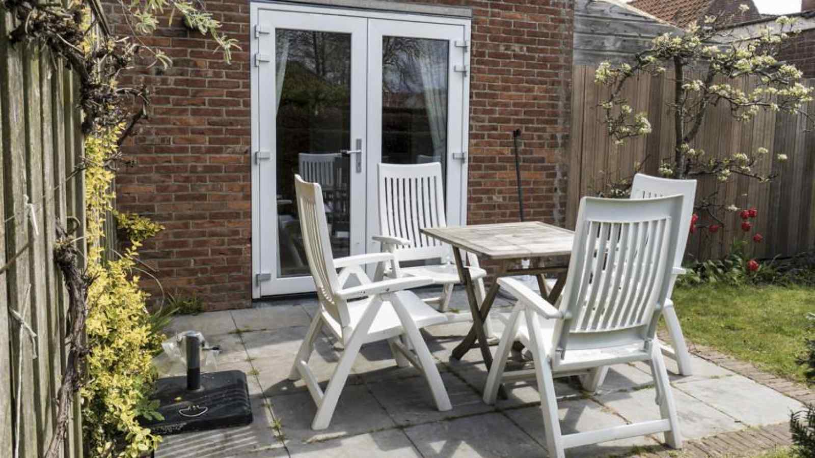 schattig-2-persoons-vakantiehuis-met-tuin-en-terras-in-domburg