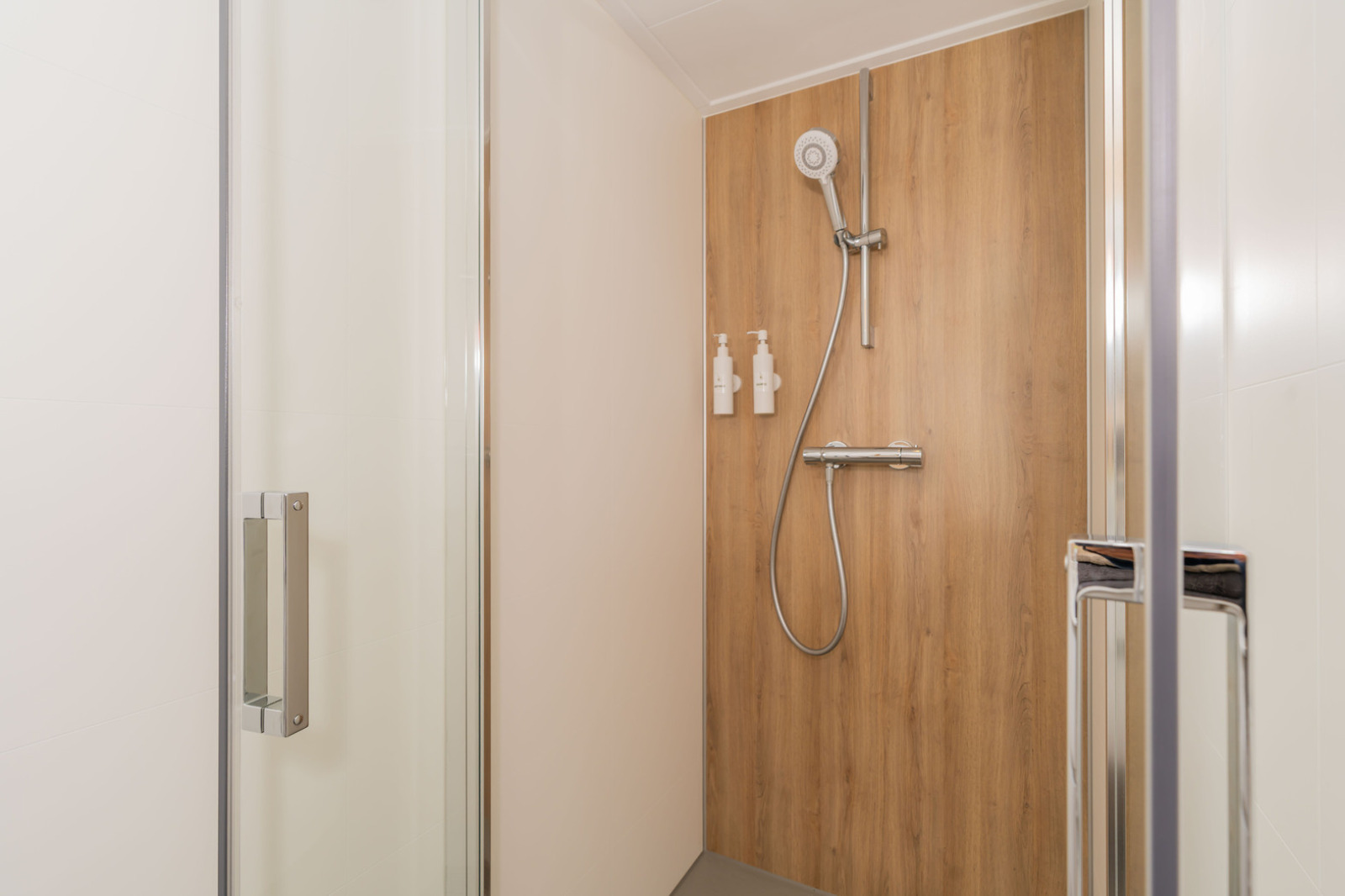 Recreatiewoning in Ellemeet voor 18 personen foto 17