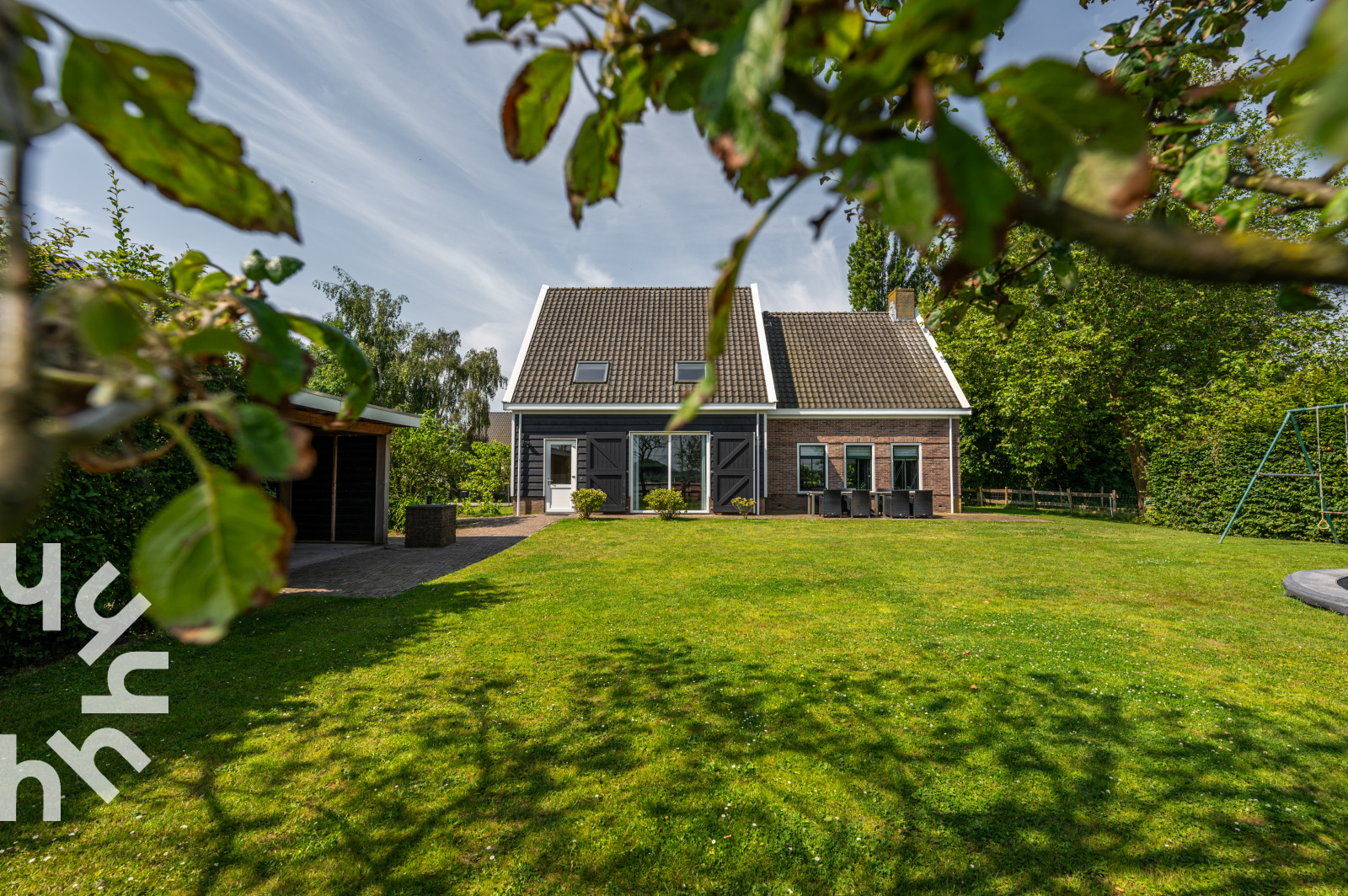 prachtige-16-persoons-groepsaccommodatie-met-ruime-tuin-sauna-en-whirlpool-vlakbij-goes