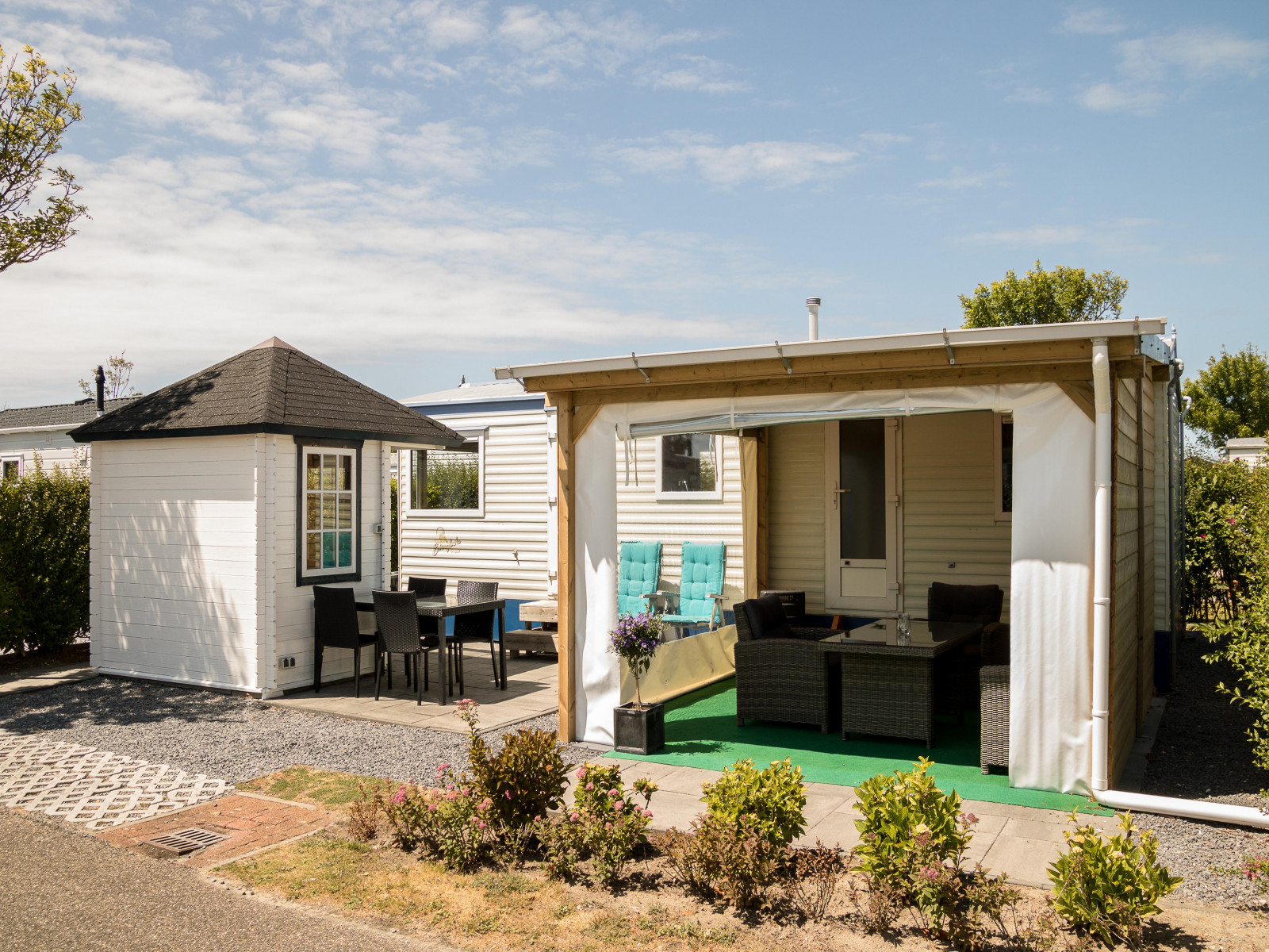 Luxe 4 persoons chalet in Renesse op een kindvriendelijke camping