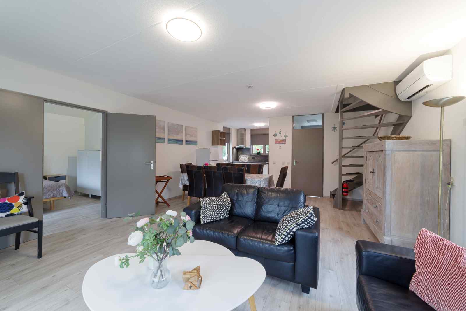 mooie-8-persoons-woning-aan-zee-met-sauna