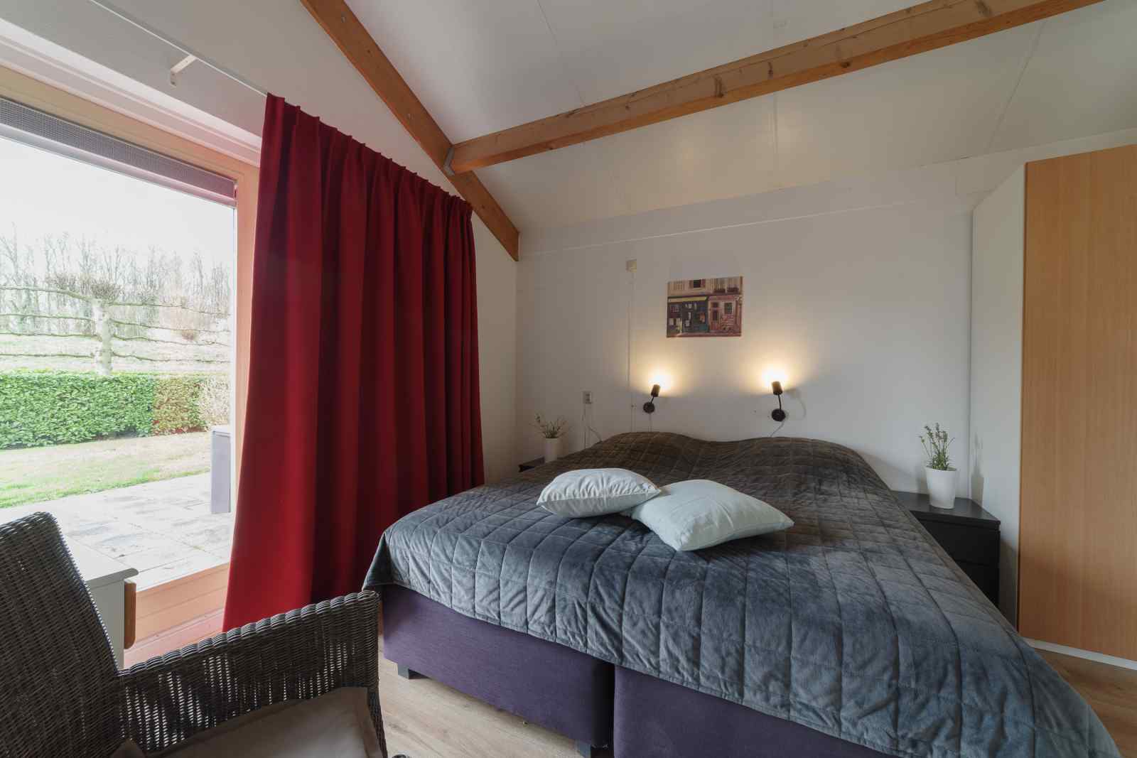 mooi-8-persoons-vakantiehuis-direct-aan-de-zee-met-sauna