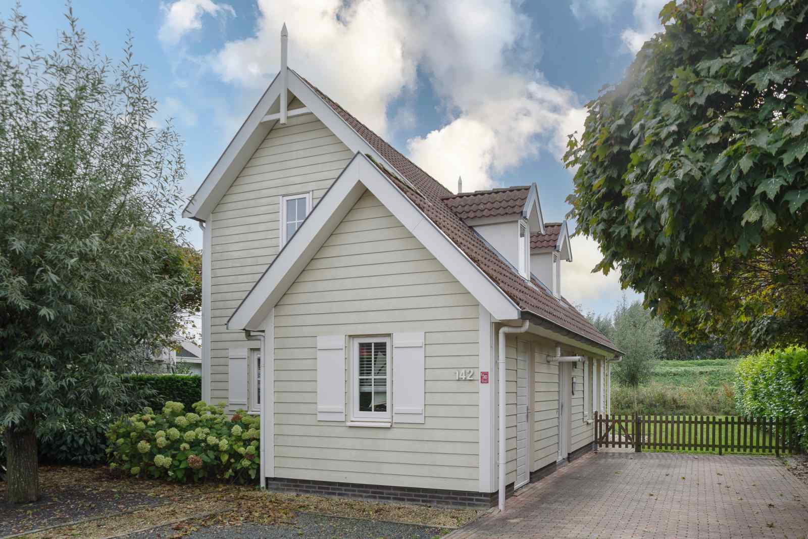 mooie-6-persoons-veranda-woning-voorzien-van-alle-comfort