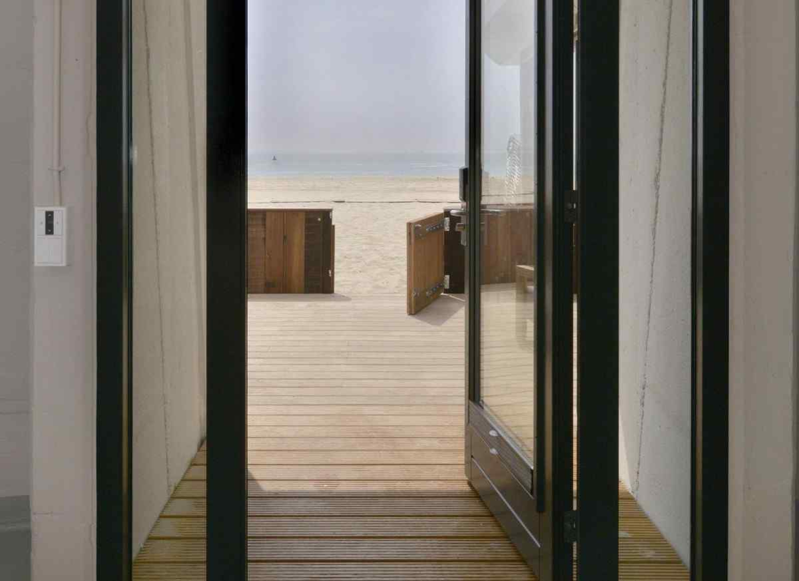 slapen-op-het-strand-in-een-mooi-5-persoons-beachhouse-in-vlissingen-met-eigen-terras