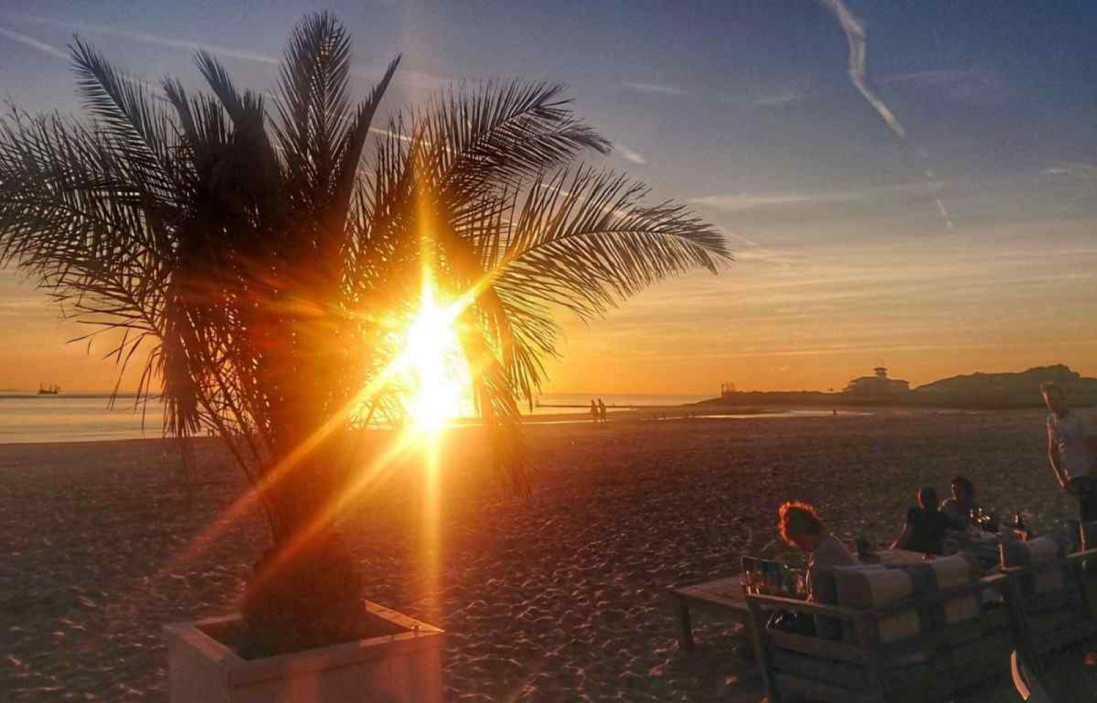 slapen-op-het-strand-in-een-mooi-5-persoons-beachhouse-in-vlissingen-met-eigen-terras