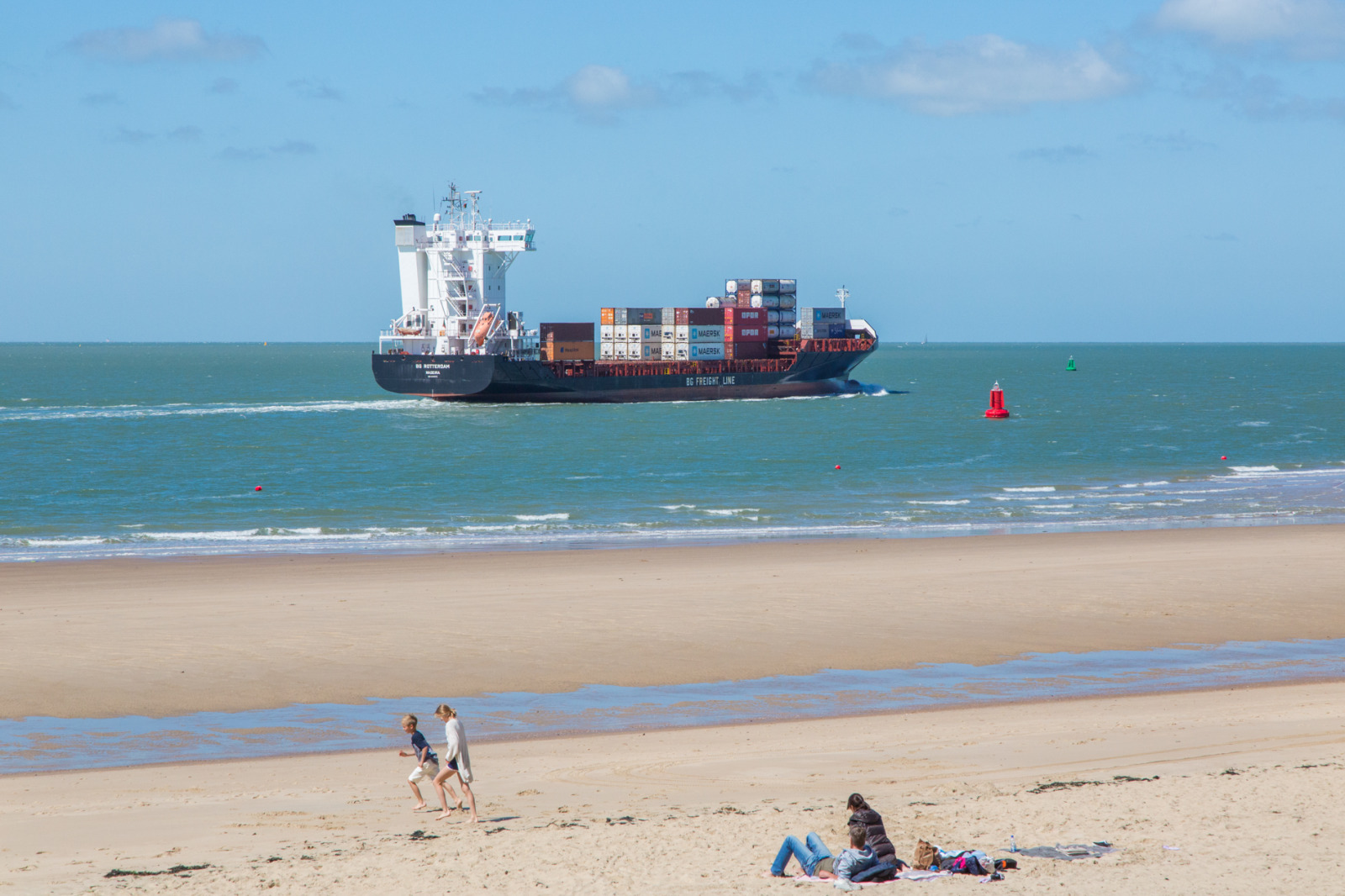 slapen-op-het-strand-in-een-mooi-5-persoons-beachhouse-in-vlissingen-met-eigen-terras