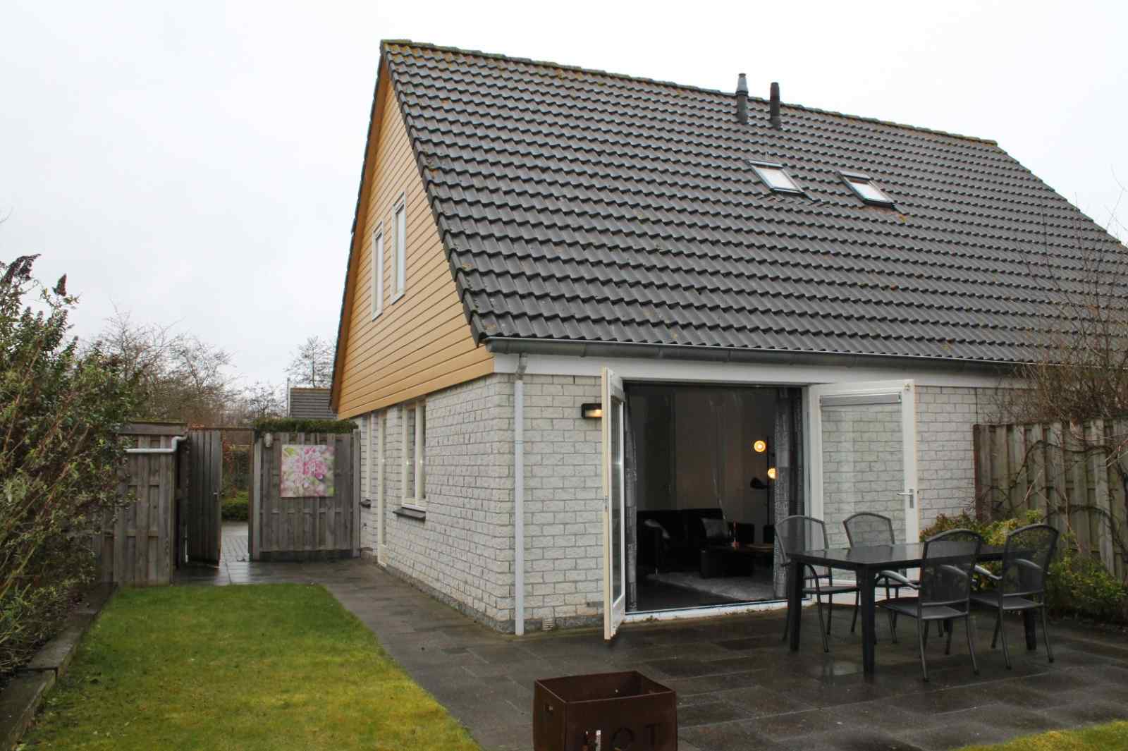 heerlijke-woning-voor-5-personen-direct-tegenover-de-speeltuin