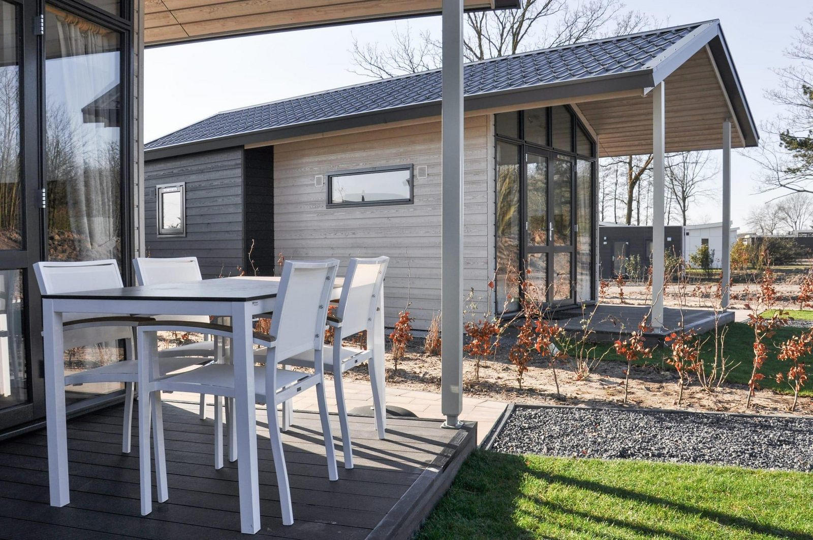 knusse-4-persoons-tiny-house-dichtbij-het-strand