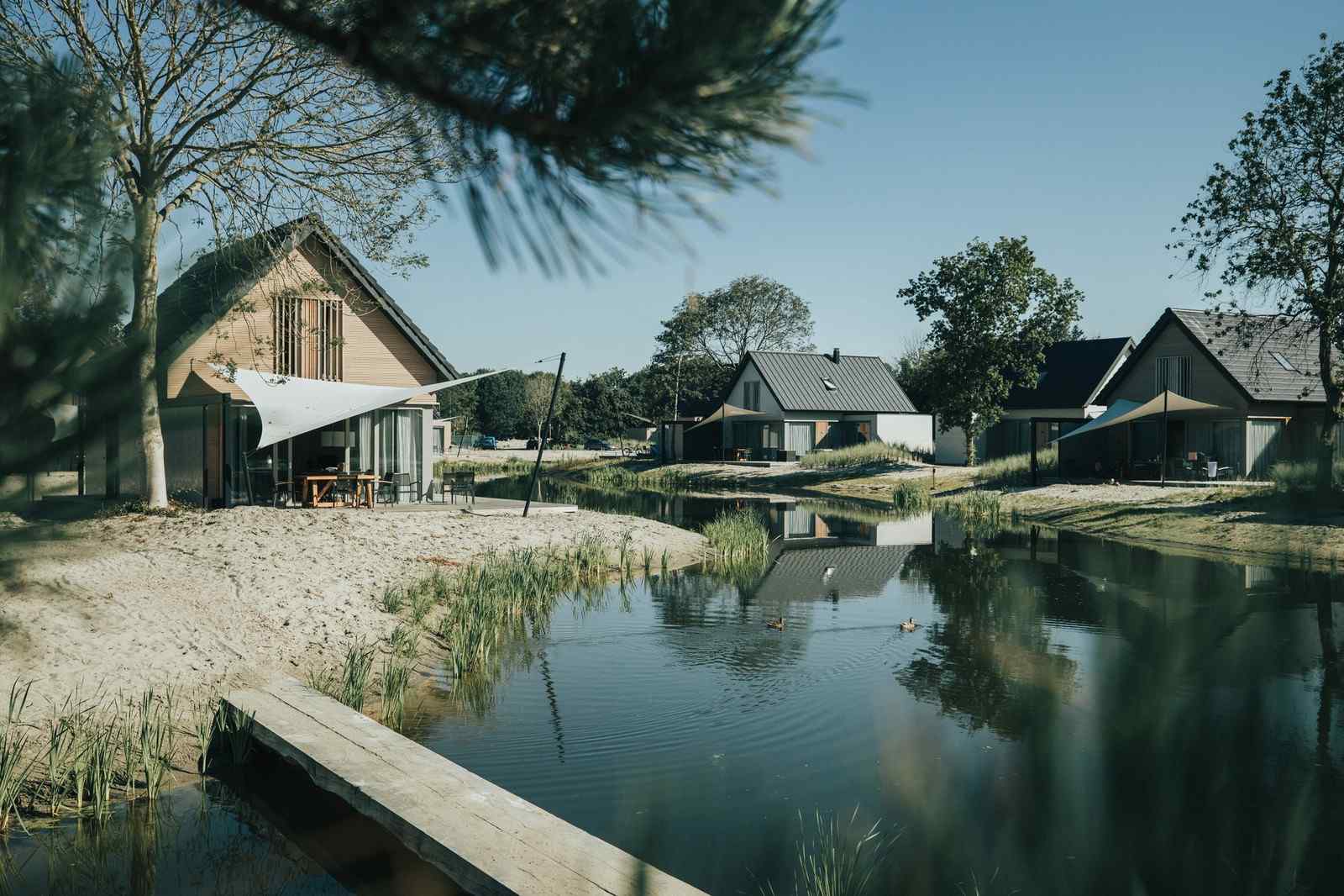 prachtig-8-persoons-vakantiehuis-in-ouddorp-nabij-het-strand