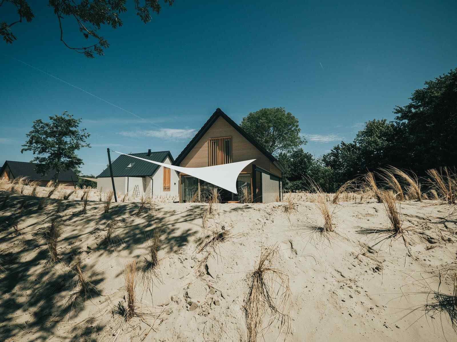 prachtig-10-persoons-vakantiehuis-in-ouddorp-nabij-het-strand