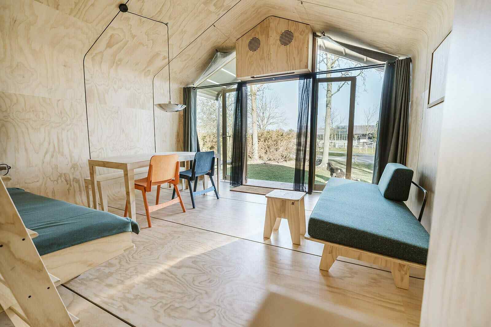 minimalistisch-4-persoons-cabin-in-ouddorp-en-dichtbij-het-noordzeestrand