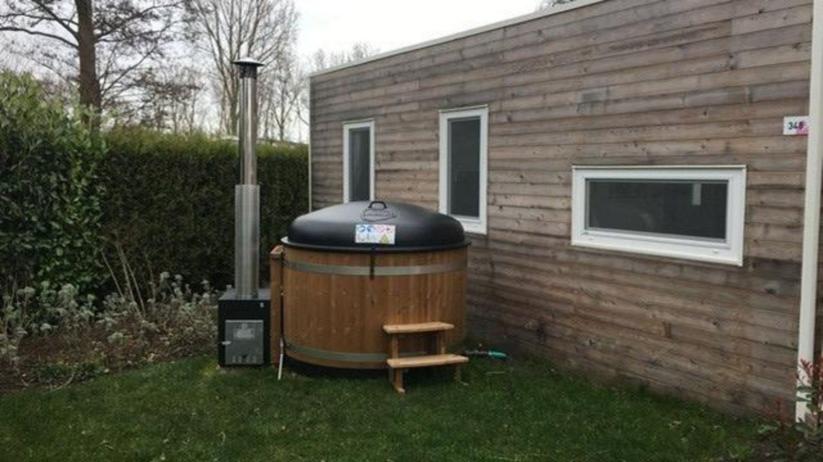 comfortabel-4-persoons-tiny-house-met-hottub-op-vakantiepark-de-biesbosch-bij-dordrecht