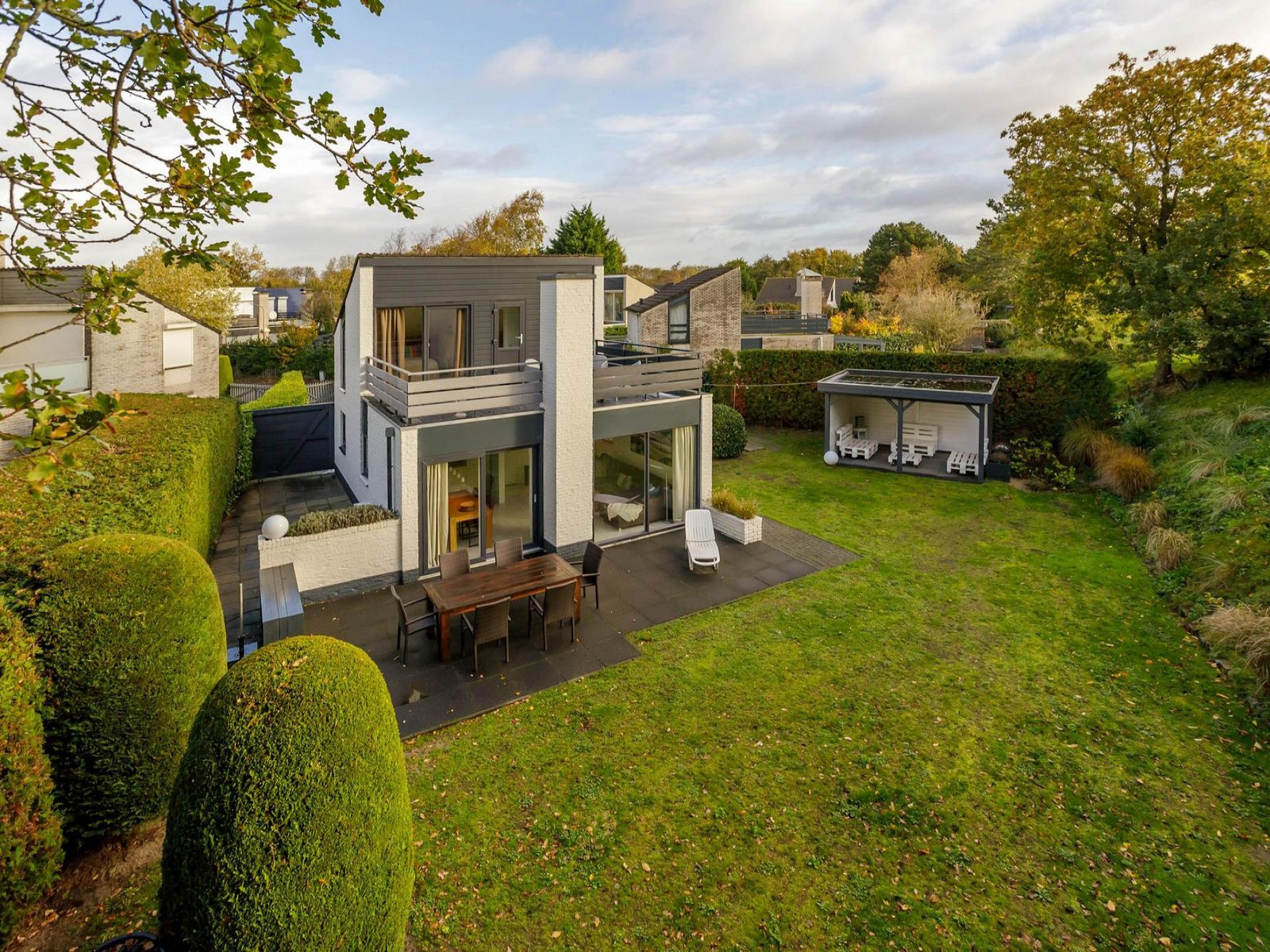 heerlijk-6-persoons-vakantiehuis-met-tuin-vlak-bij-de-duinopgang-het-strand-en-ouddorp