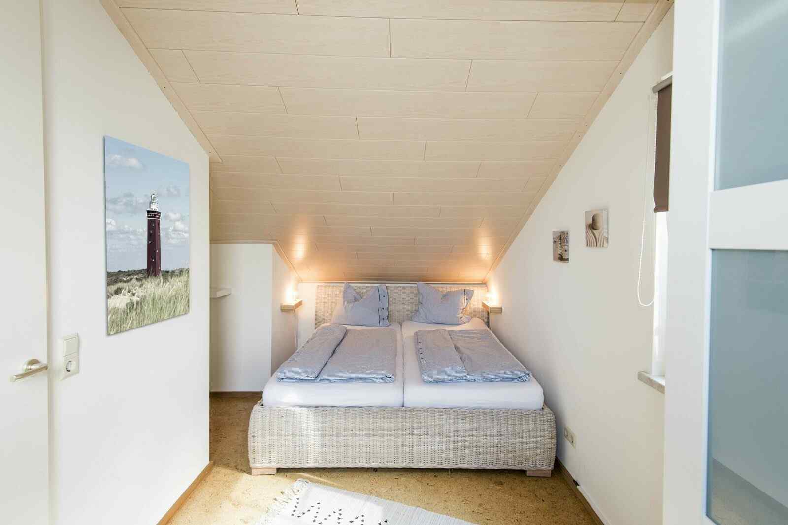 luxe-6-persoons-vakantiehuis-met-grote-tuin-vlakbij-het-strand-en-het-mooie-ouddorp