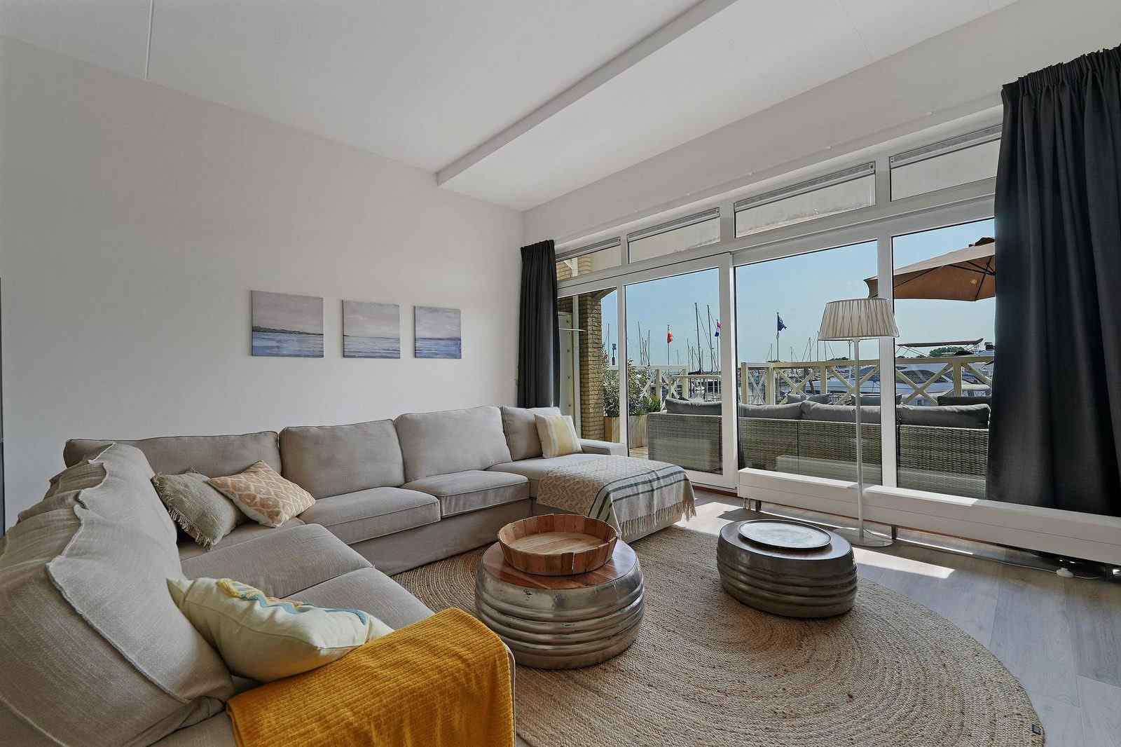 modern-ingericht-8-persoons-appartement-aan-de-jachthaven-in-ouddorp