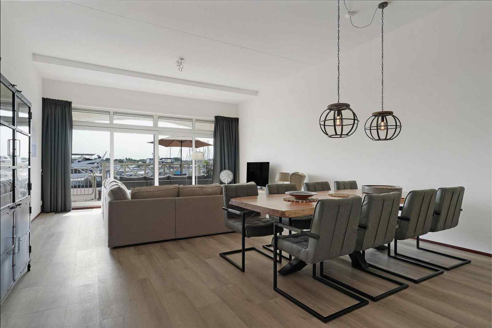 modern-ingericht-8-persoons-appartement-aan-de-jachthaven-in-ouddorp