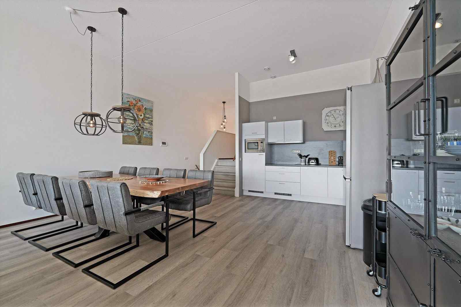 modern-ingericht-8-persoons-appartement-aan-de-jachthaven-in-ouddorp