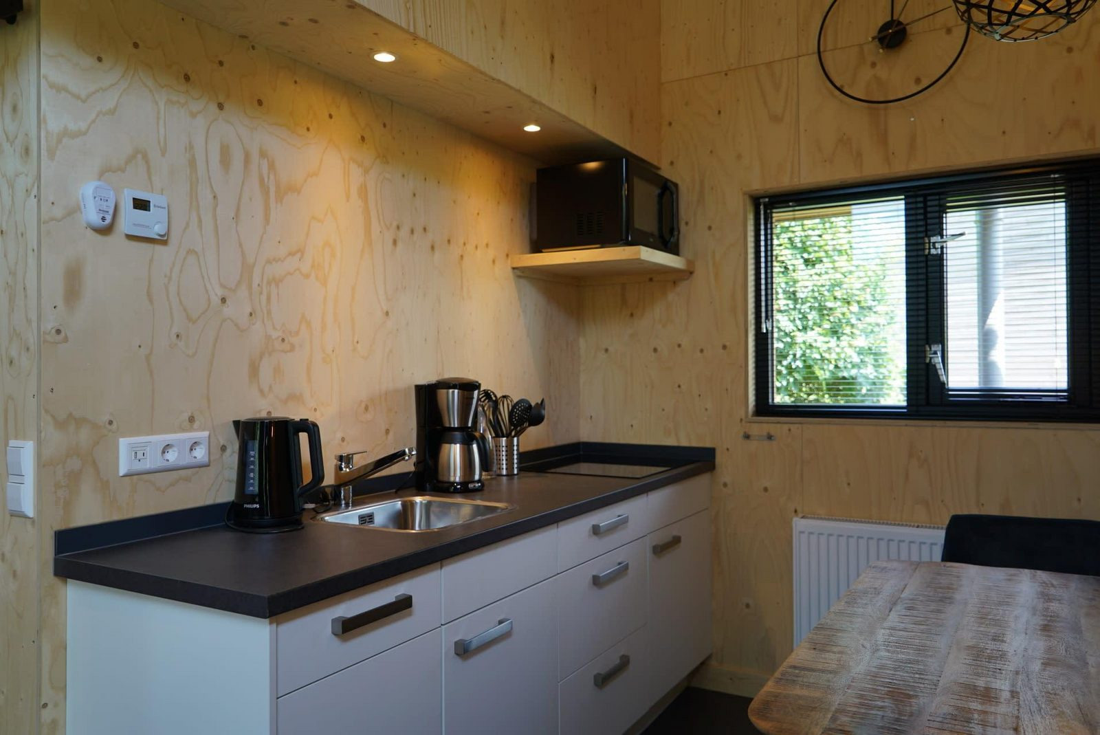 4-persoons-tiny-house-op-een-vakantiepark-aan-de-kagerplassen