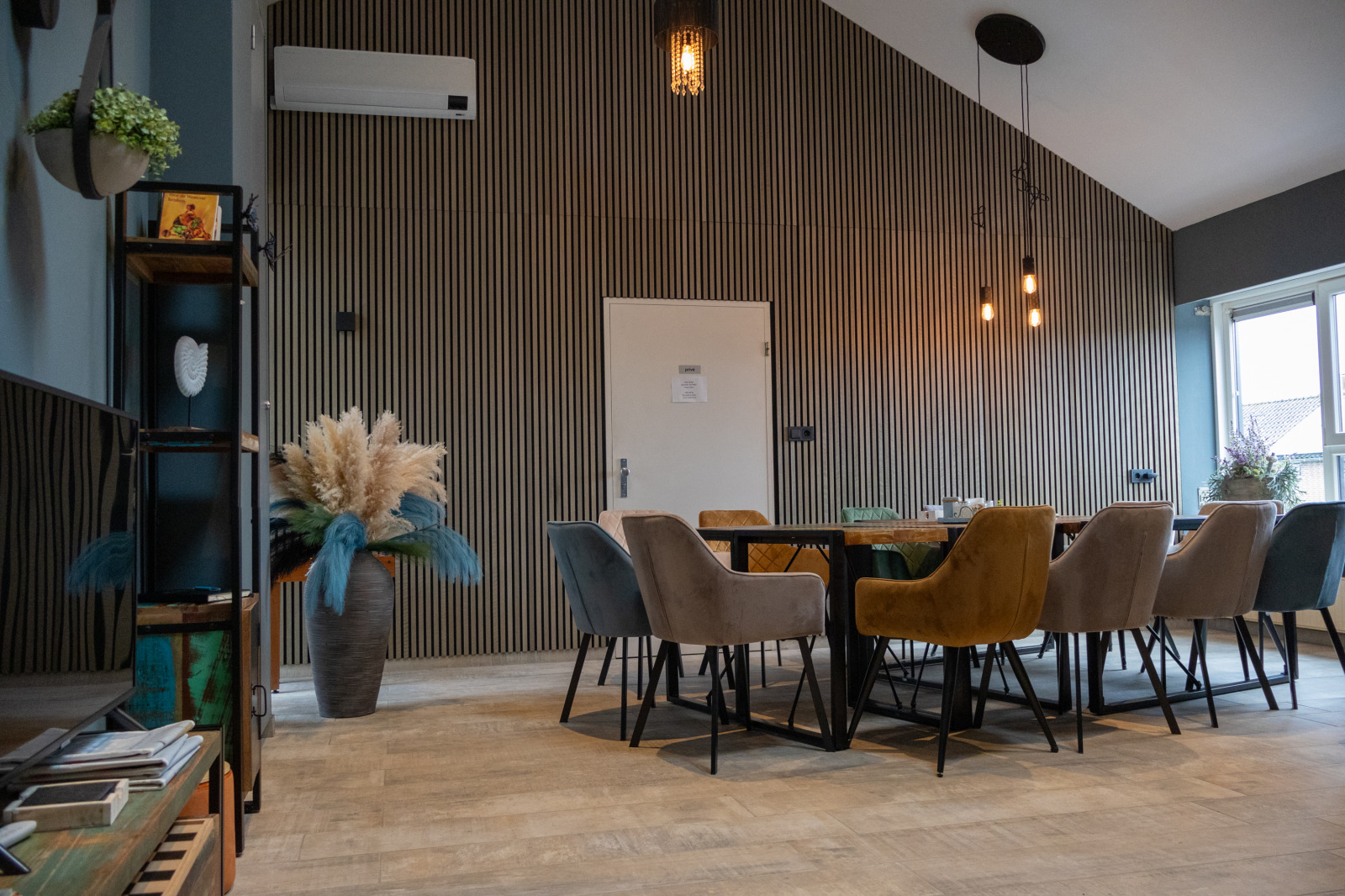 luxe-12-persoons-groepsaccommodatie-vlakbij-centrum-en-strand-in-ouddorp