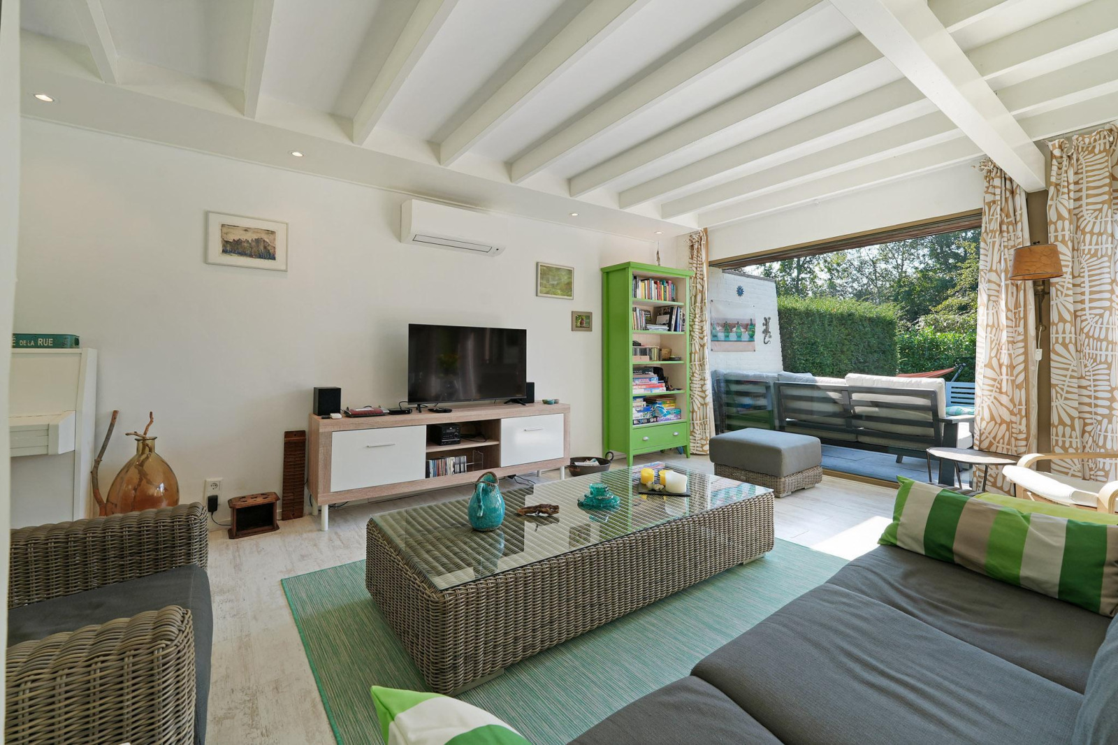 sfeervolle-4-persoons-bungalow-in-ouddorp-op-8-minuten-lopen-van-het-strand