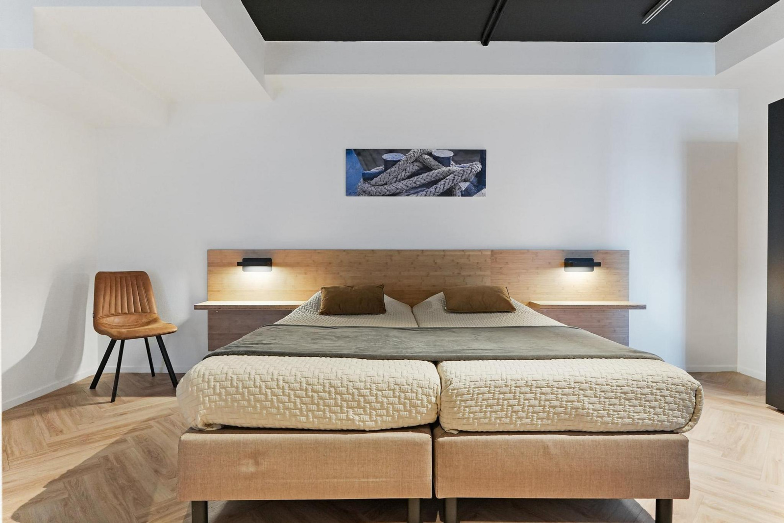 luxe-2-persoons-suite-in-stellendam-met-priveterras-en-prachtig-uitzicht-over-de-haven