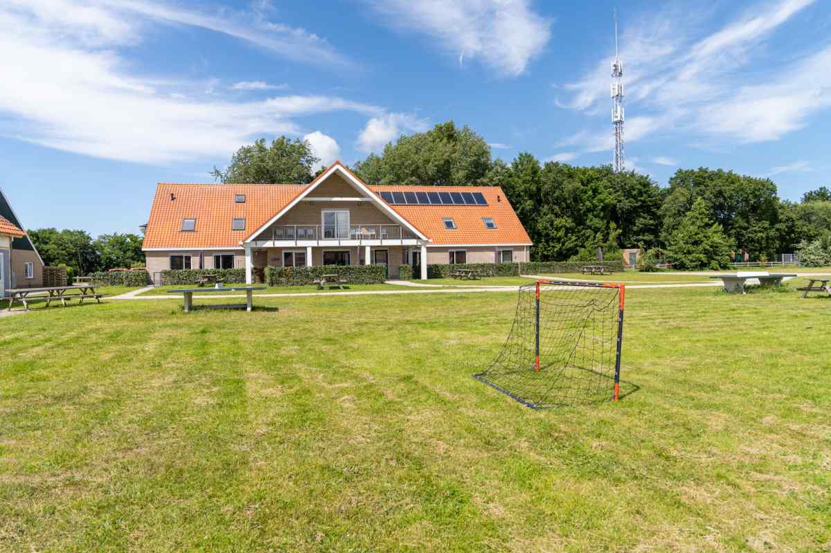 Appartement in Nes voor 20 personen foto 6