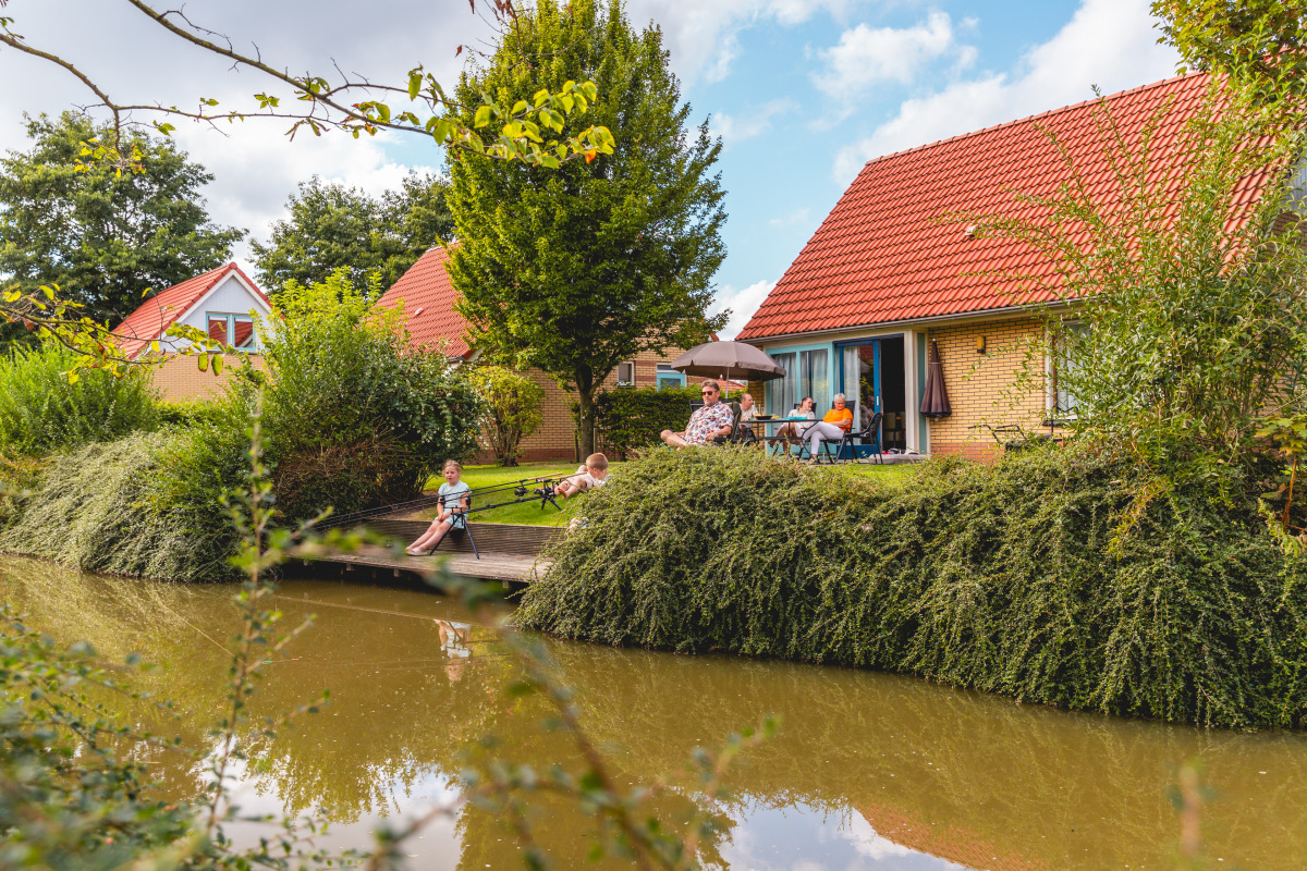 Bungalow in Andijk voor 12 personen foto 3