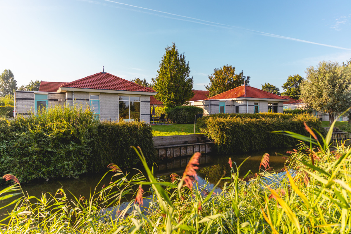 Bungalow in Andijk voor 12 personen foto 4